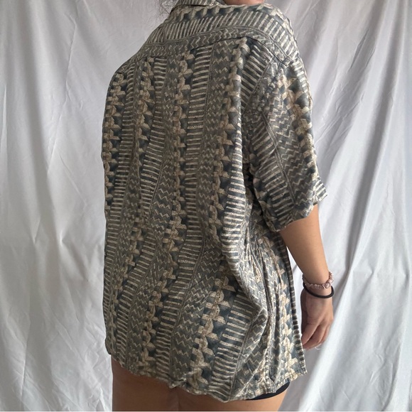 Pierre Cardin Patterned Button Down Top - Picture 4 of 6